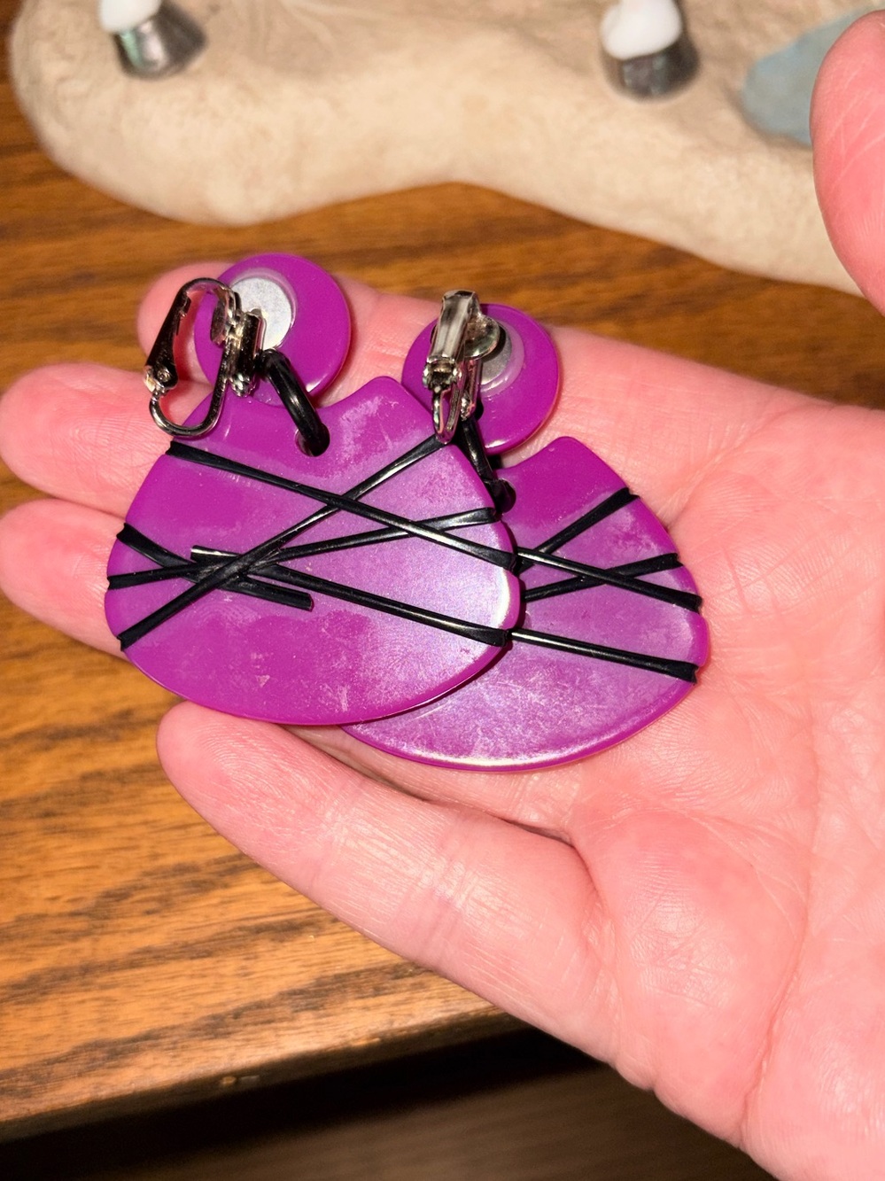 Vintage 80’s Purple clip earrings - Picture 3 of 3